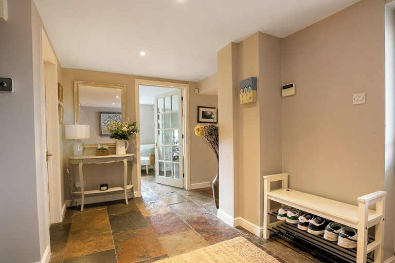 Living area 3, Lovely 5BD Home with Cinema & Games Room, Buckinghamshire