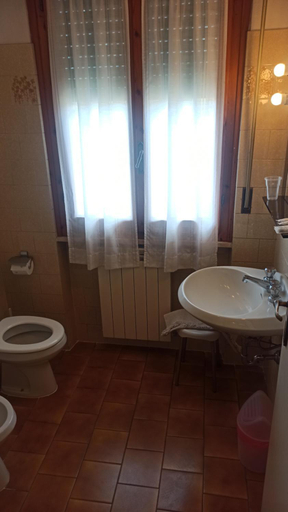 Bathroom 5, Albergo Le Rose, Pistoia