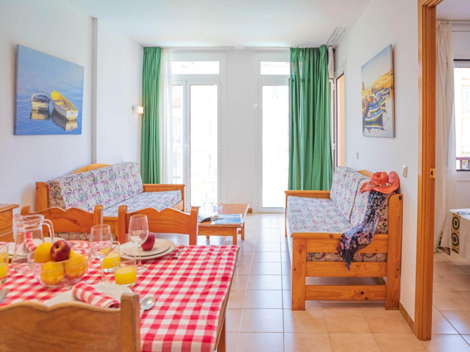 Others 5, Comfort at Comte dEmpuries, Girona