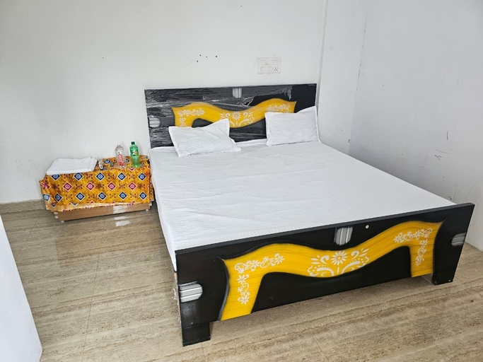 Room 5, Lama Hotel Barabar, Gaya