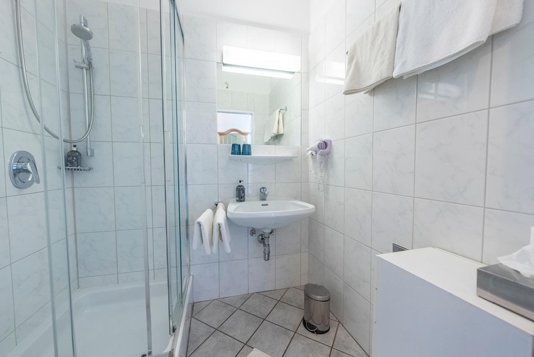 Bathroom 3, Hotel Krug, Mödling
