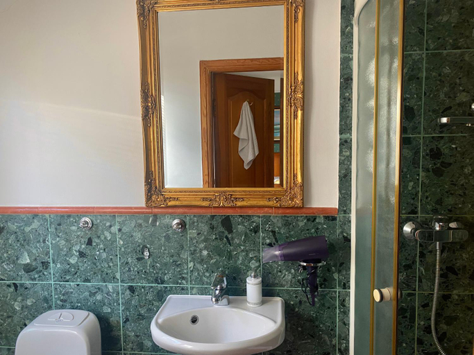 Bathroom, Taurinkrasti, Tukums