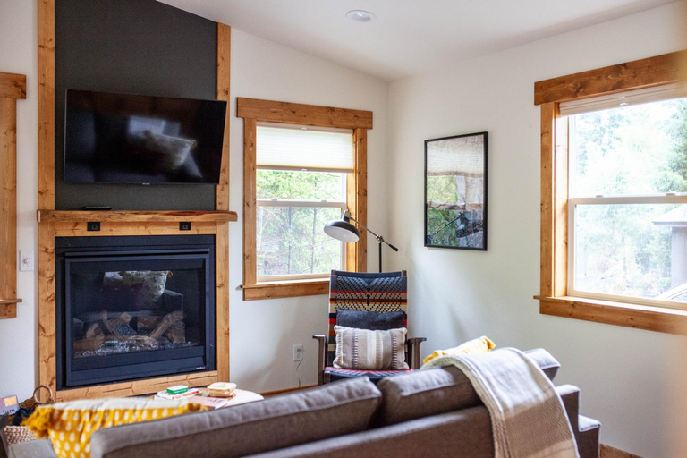 Others 5, Backwoods Cabins, Skamania