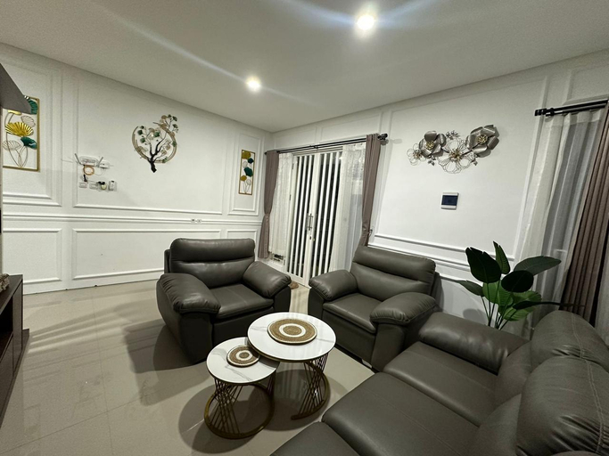 Others 4, Villa Sunrise F1, Malang