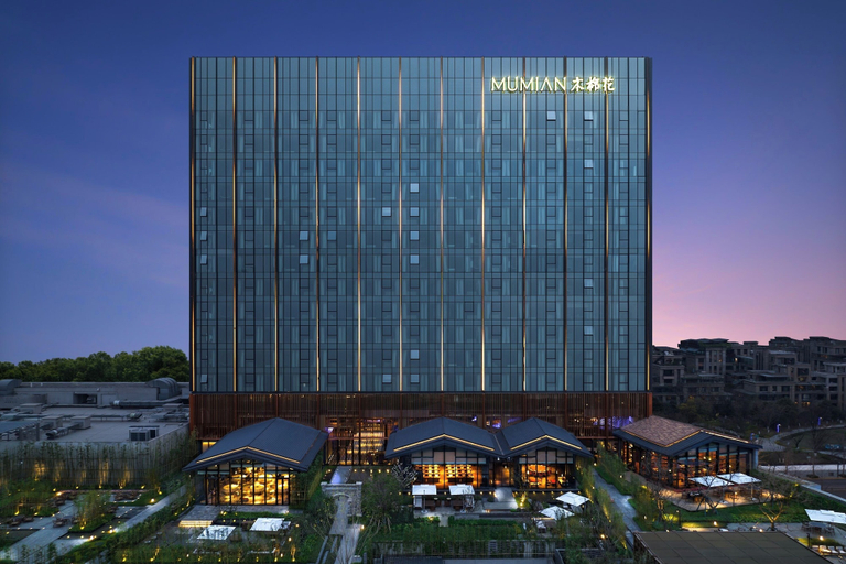 Exterior & Views