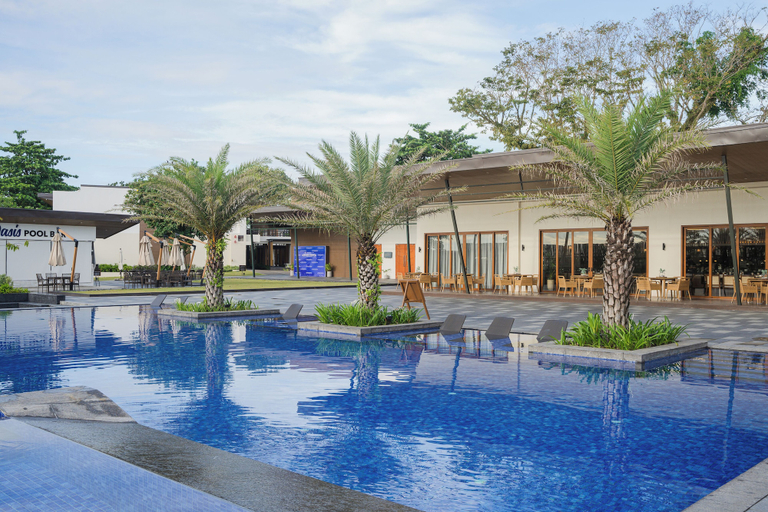 Pool, The Tropics at MacArthur Park Resort and Convention Center, Palo