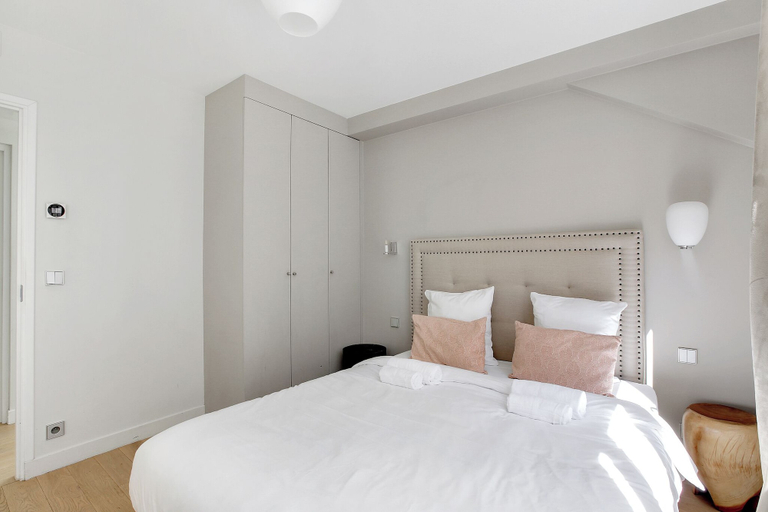 Room 5, Appartements Boulevard Pereire, Paris