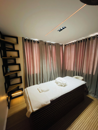 Spa 3, The GlobalNomad Enterprise, Eti-Osa