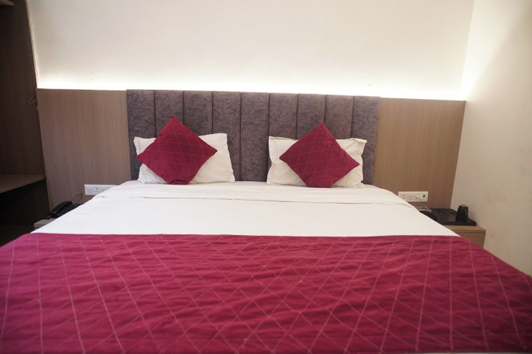 Room 3, Hotel Mahalaxmi Grand, Kanpur Nagar