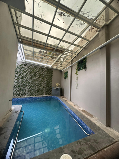 Others 2, Villa Sunrise F1, Malang