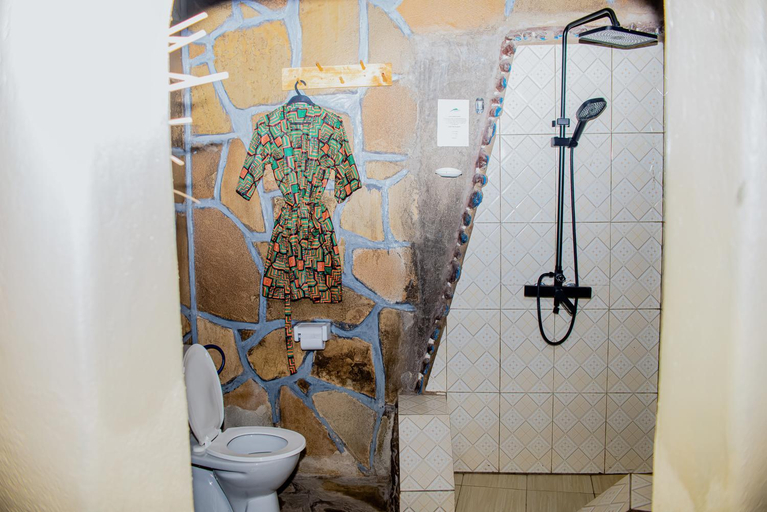 Bathroom 3, Karisimbi Cave Resort, Musanze
