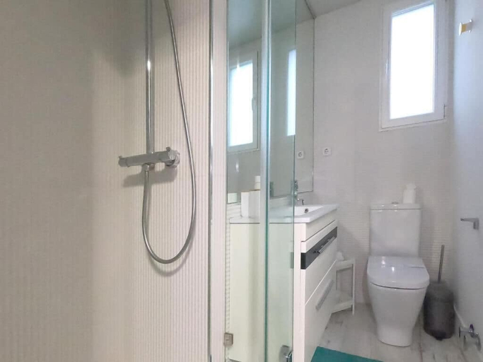 Bathroom 5, Oshun Salamanca III, Madrid