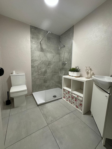 Bathroom 3, City Apartment Aldgate, London