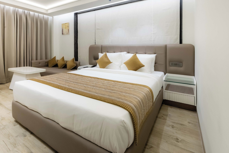 Room 5, Emerald Luxe A Boutique Hotel, Sahibzada Ajit Singh Nagar