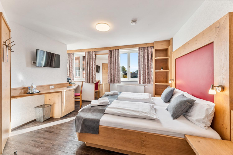 Bedroom 2, Landhotel Schwarzer Adler - Self Check In, Enzkreis