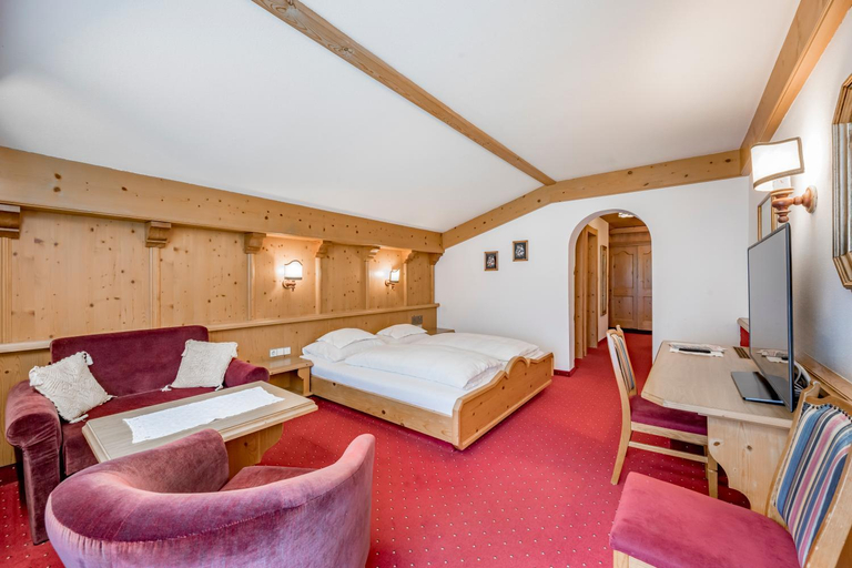 Bedroom 3, Hotel Almhof, Innsbruck Land