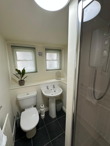 Bathroom 3, Old George Hotel, Milton Keynes