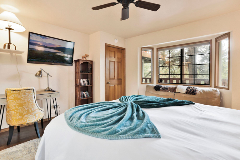 Bedroom 2, Treehouse, San Bernardino