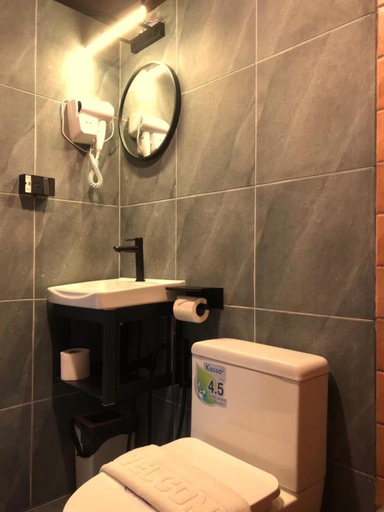 Bathroom 3, Makai NAP, Thai Mueang