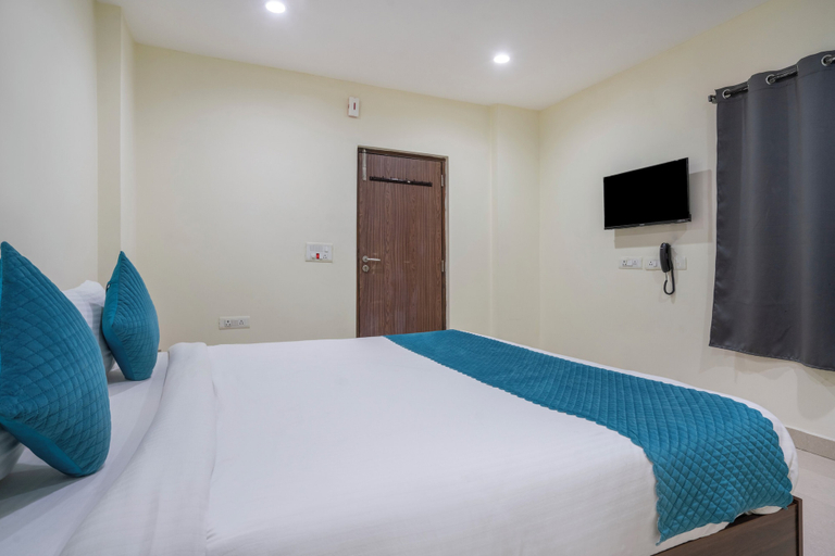 Room 3, Blue Springs, Hyderabad