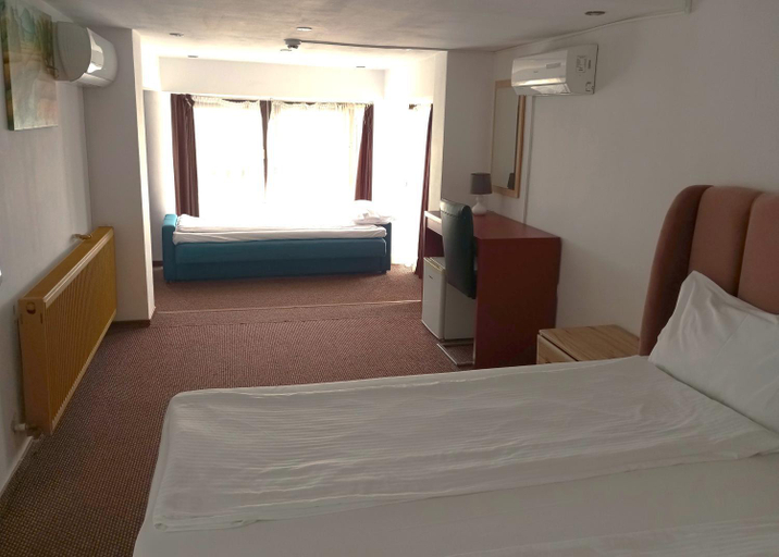 Bedroom 3, RHC Royal Hotel, Oradea
