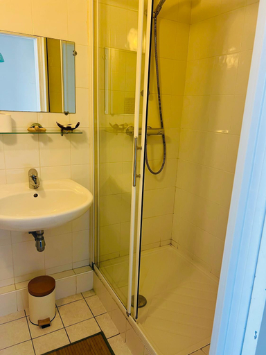 Bathroom, Coco bay 2, Ille-et-Vilaine
