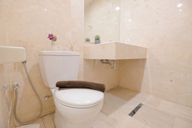 Bathroom 4, Strategic Place 2Br Apartment With Private Lift Masterpiece The Epicentrum Kuningan, Jakarta Selatan