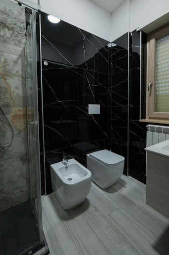 Bathroom 4, Hotel Prestige, Avellino