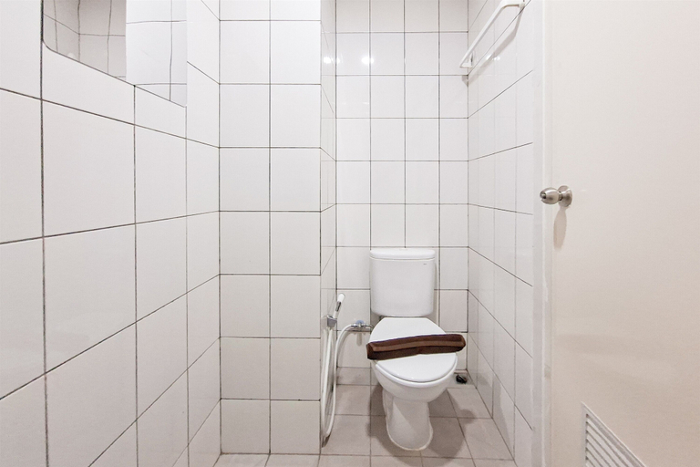 Bathroom 3, Minimalist Studio Apartment At Sudimara Forestwalk, Tangerang Selatan