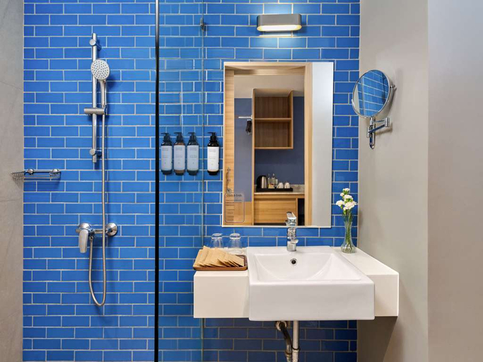 Bathroom 2, Mercure Phuket Patong Journeyhub, Pulau Phuket