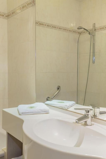 Bathroom 4, Hôtel La Redoute, Jura