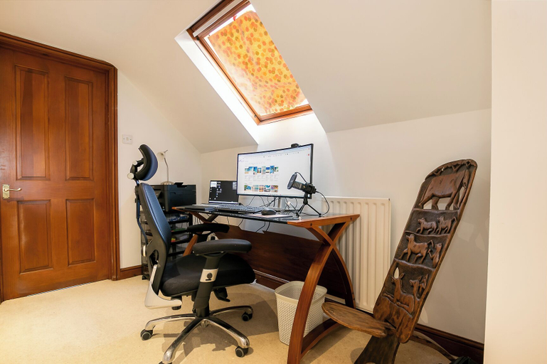 Living area 4, Lovely 5BD Home with Cinema & Games Room, Buckinghamshire
