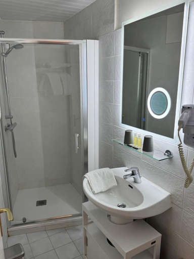 Bathroom, Cit'Hotel Capricorne, Loir-et-Cher