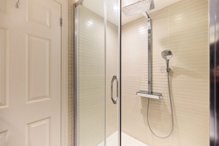 Bathroom 2, Garden Duplex in Islington, London