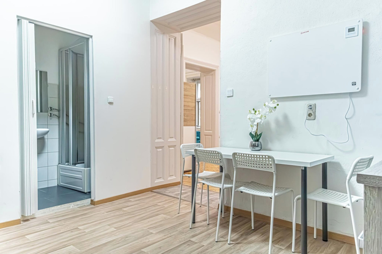 Exterior, Spacious 2BR Apartment Near Stadthalle, Wien