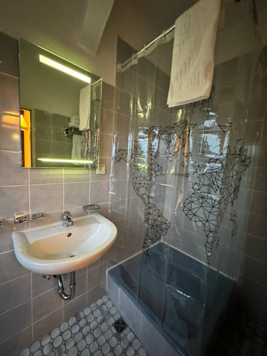 Bathroom 4, Landhotel Waldschanke, Berlin