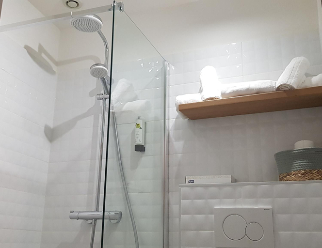 Bathroom 4, Logis Hotel Terminus, Hautes-Pyrénées