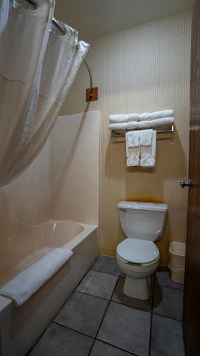 Bathroom 3, Miles City Hotel, Custer