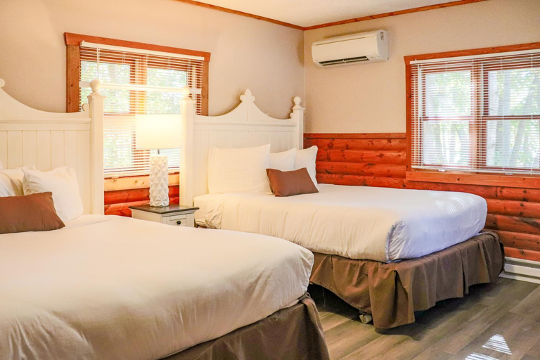Bedroom 2, Lost Lake Lodge, Cass