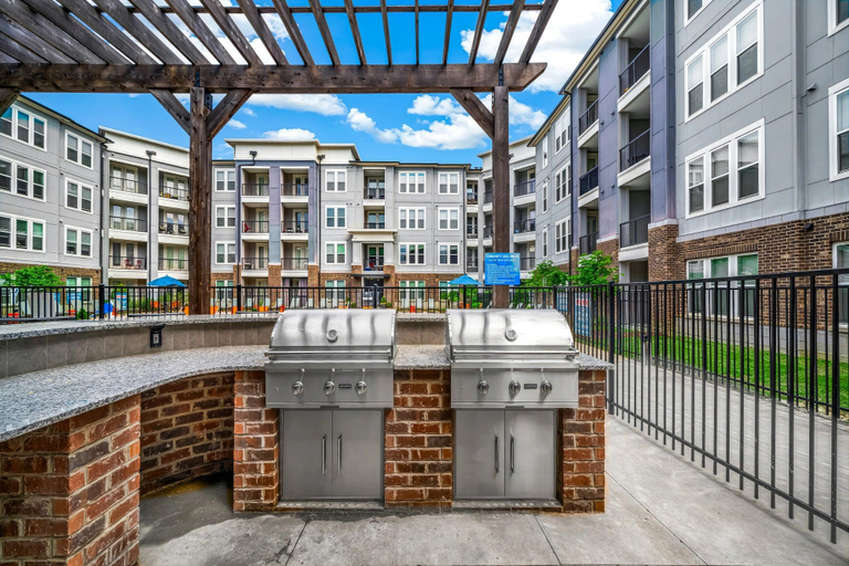 BBQ/picnic area 4, Landing Furnished Apartments - Central West End, Saint Louis