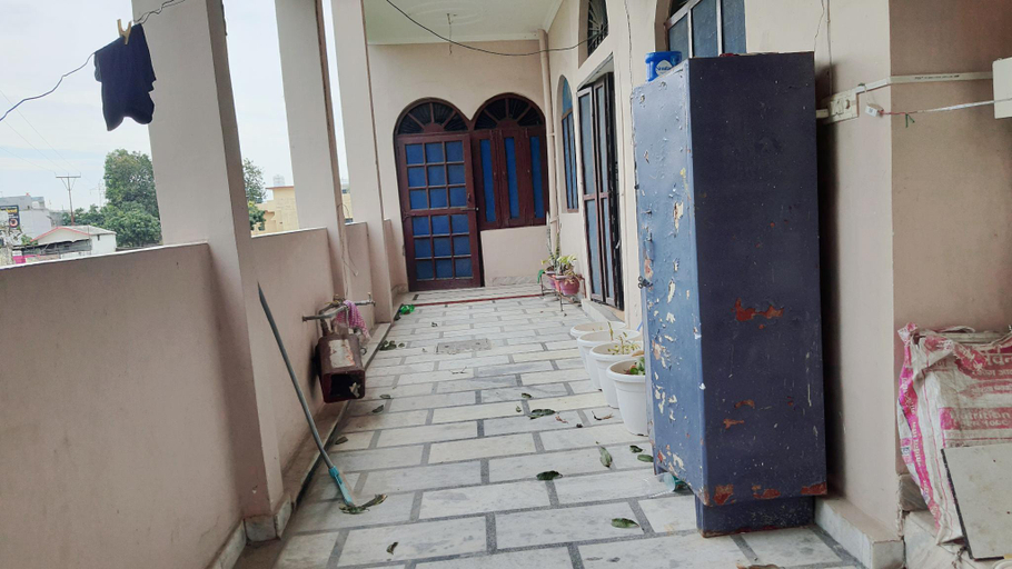 Food & Drinks 4, Homestay Haldwani (EV Charger, Pet Friendly & Patient Friendly), Nainital