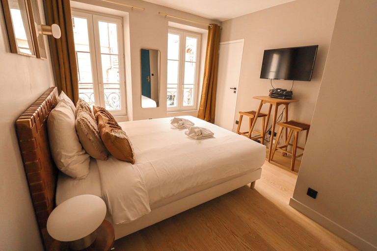 Room 5, Appartements rue Amélie, Paris