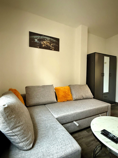 Living area 4, Gare du Midi for 3-4 people, Bruxelles