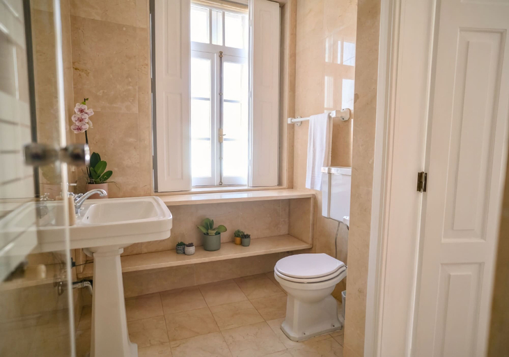 Bathroom 2, Porto Surf Lodge, Porto