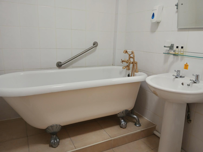 Bathroom 2, The George Hotel, Dereham, Norfolk