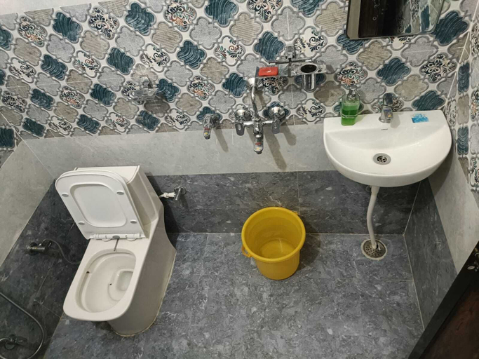 Bathroom 3, Baba Vishwanath Homestay, Varanasi