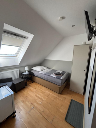 Bedroom 2, Zimmer-Bad-TV-Kuhlschrank-14, Gifhorn