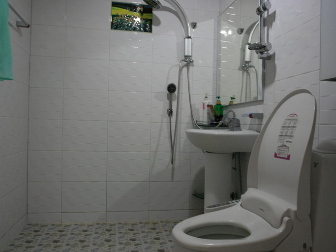Bathroom, Choongsindang Hanok, Geochang