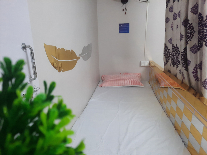 Bedroom 5, Little While Elitz, South 24 Parganas