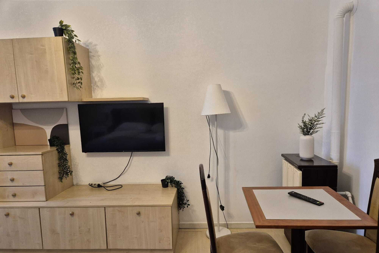 Private kitchen 3, Charming 1BR Apartment Near Stadthalle, Wien